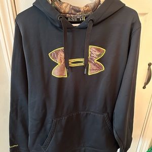 Men’s XL underarmour hoodie